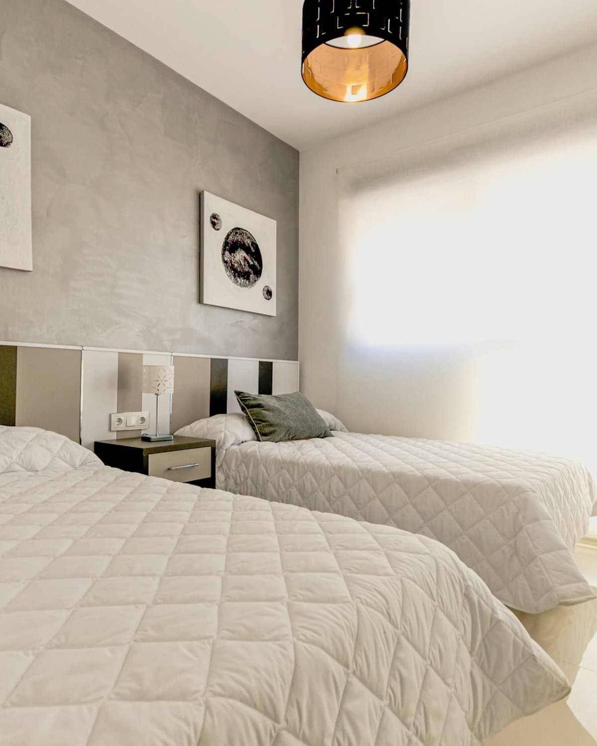 A welcoming farmhouse bedroom